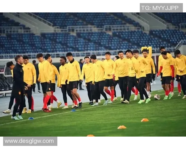 重庆足球队灵活性变革引发热议探索新战术与团队协作的未来发展